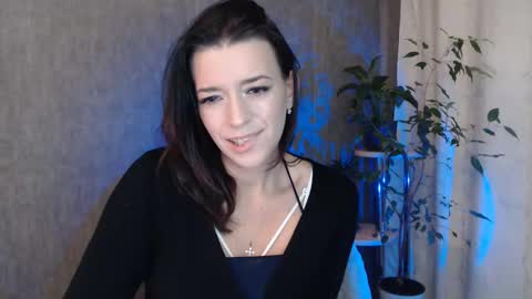 Elina online show from December 2025 11:00:01 PM