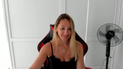 Milena online show from June 2026 07:02:01 AM