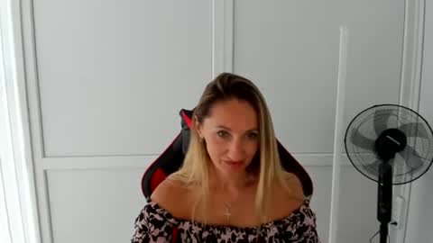 Milena online show from June 2026 07:13:01 AM