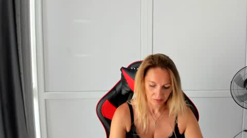Milena online show from July 2026 07:15:02 AM
