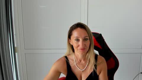 Milena online show from July 2026 06:28:01 AM