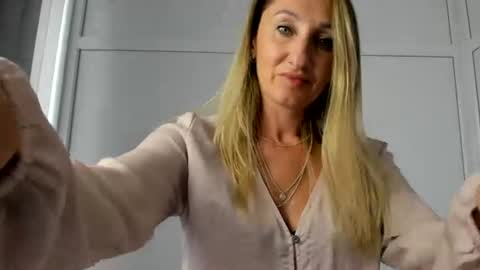 Milena online show from July 2026 12:40:01 PM