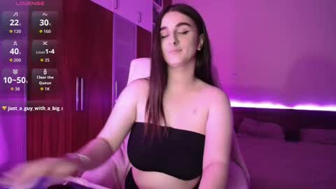 Snapshot of elinarossi chatting on April 2026 06:53:02 PM Elina Rossi online show from April 2026 06:53:02 PM