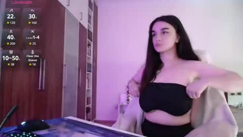 Snapshot of elinarossi chatting on April 2026 09:18:01 AM Elina Rossi online show from April 2026 09:18:01 AM