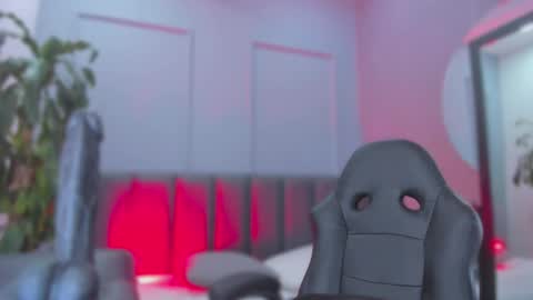 Elisa online show from October 2025 08:29:02 PM