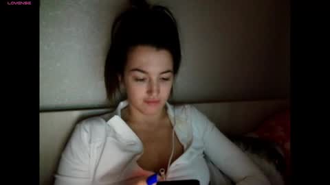 elisa_dove208 online show from November 2025 03:39:01 AM