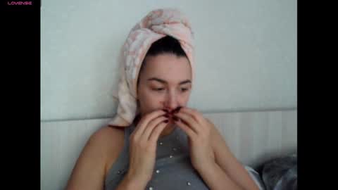 elisa_dove208 online show from December 2025 05:45:02 AM