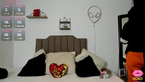 Elizabeth  online show from September 2025 12:21:01 PM