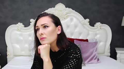 Krissy online show from November 2025 10:15:01 AM