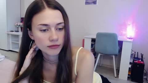 Elis online show from September 2025 02:44:02 AM