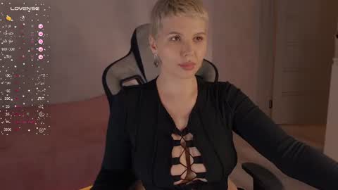 Snapshot of elise_day chatting on June 2026 05:58:01 PM elise_day online show from June 2026 05:58:01 PM