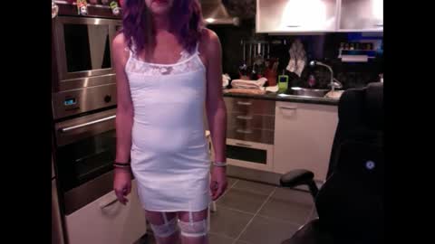 Snapshot of elise_tv chatting on December 2024 08:27:01 PM Barbie online show from December 2024 08:27:01 PM