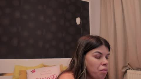 Elly online show from February 2026 09:04:01 PM