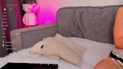 Eliss  online show from April 2026 10:33:02 PM