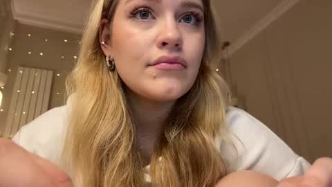 Stephanie online show from February 2026 09:41:01 PM