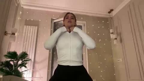 Stephanie online show from February 2026 09:35:02 PM