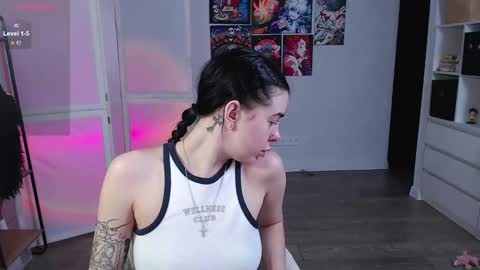 Snapshot of eliza_benet_ chatting on January 2025 03:11:02 PM Ari online show from January 2025 03:11:02 PM