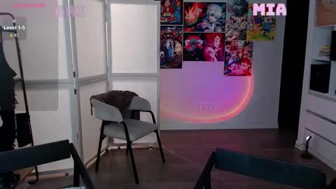 Snapshot of eliza_benet_ chatting on October 2025 03:42:01 PM Ari online show from October 2025 03:42:01 PM