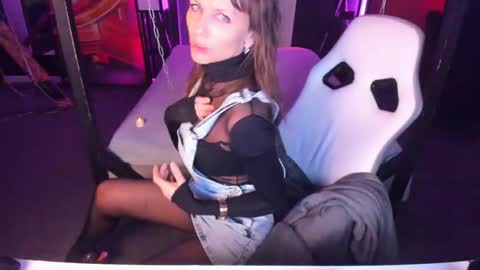 Elizabethangel online show from February 2025 10:38:02 AM