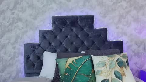 Elizabeth online show from April 2026 09:39:33 PM