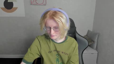 Snapshot of elizabeth_harpper chatting on September 2025 01:17:01 AM Elizabeth online show from September 2025 01:17:01 AM