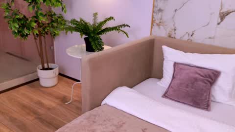 Elizabeth online show from February 2025 03:47:01 PM