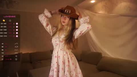 Elizabeth online show from October 2025 04:37:01 PM