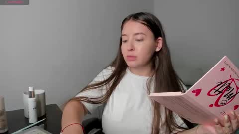 Snapshot of elizabethliones01 chatting on November 2025 04:35:01 PM instgram aly leiv17 ---- Im model-independent online show from November 2025 04:35:01 PM