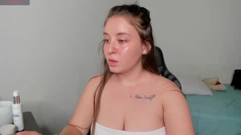 Snapshot of elizabethliones01 chatting on November 2025 07:18:02 PM instgram aly leiv17 ---- Im model-independent online show from November 2025 07:18:02 PM