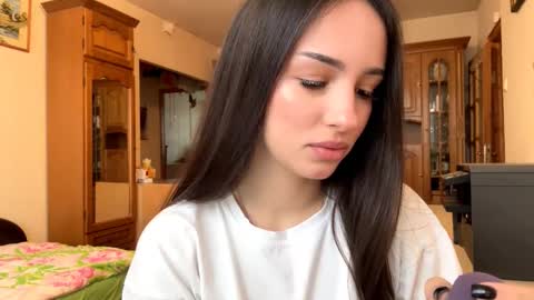 Mia online show from November 2025 10:26:02 AM