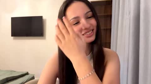 Mia online show from December 2025 02:46:02 PM