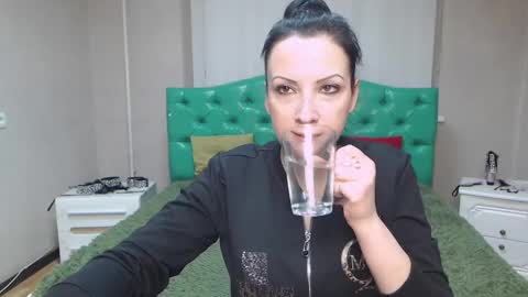 Snapshot of elizabethsho chatting on January 2025 01:52:01 AM ElizabethSho online show from January 2025 01:52:01 AM