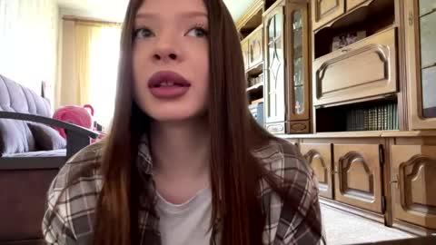 Snapshot of elizebethhollinshed chatting on June 2026 07:43:01 AM Cleo online show from June 2026 07:43:01 AM