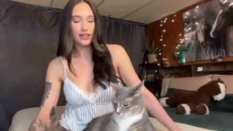 Ella online show from April 2026 02:33:01 PM