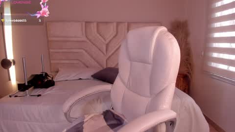 Snapshot of ella__olmos chatting on May 2026 02:01:02 PM Ella Olmos online show from May 2026 02:01:02 PM