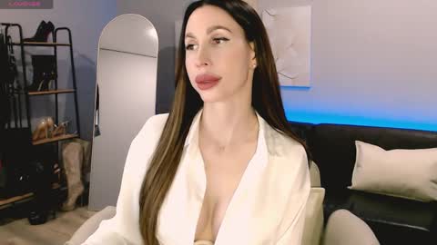 Snapshot of ella_sea chatting on May 2026 05:48:02 AM Ella online show from May 2026 05:48:02 AM
