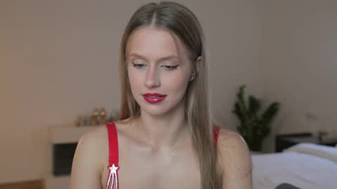 Snapshot of ella_twinkle chatting on June 2026 06:47:01 PM Ella online show from June 2026 06:47:01 PM