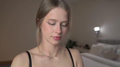 Snapshot of ella_twinkle chatting on June 2026 06:45:01 PM Ella online show from June 2026 06:45:01 PM