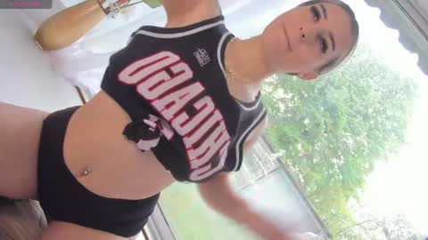 ella_vee online show from April 2026 06:27:01 AM