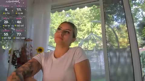 Snapshot of ella_vee chatting on June 2026 05:46:02 AM ella_vee online show from June 2026 05:46:02 AM