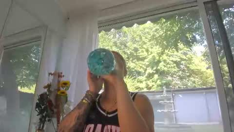 Snapshot of ella_vee chatting on July 2026 06:22:02 AM ella_vee online show from July 2026 06:22:02 AM