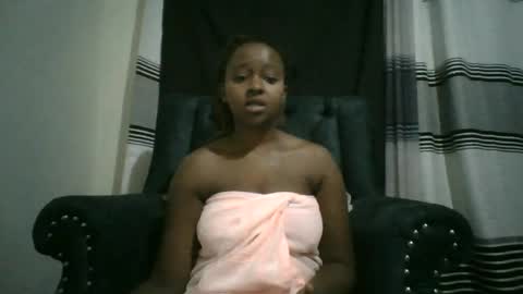 ellah-simone online show from June 2026 06:10:01 PM
