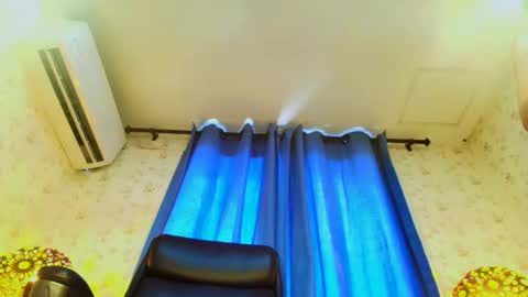 ellajanes online show from September 2025 05:34:01 PM