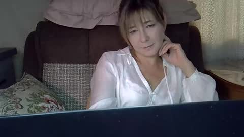 ellajohnsonx online show from October 2025 12:06:02 PM