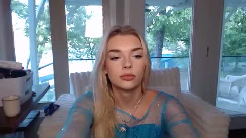Snapshot of ellalowe chatting on April 2026 11:24:01 PM ellalowe online show from April 2026 11:24:01 PM