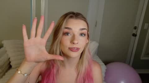 Snapshot of ellalowe chatting on May 2026 10:28:01 PM ellalowe online show from May 2026 10:28:01 PM