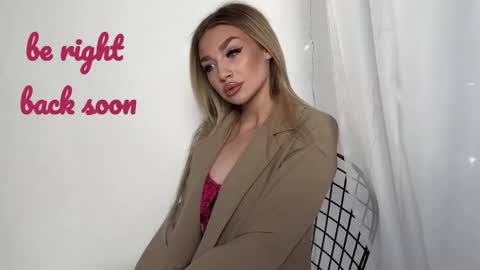 ellamilla online show from April 2026 01:34:01 PM