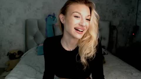 ellamilla online show from July 2026 01:07:01 PM