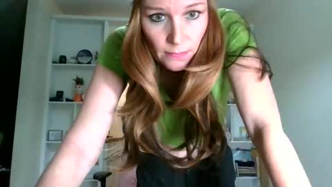 Elle online show from December 2025 11:24:02 PM