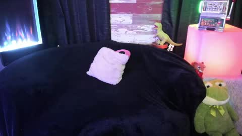 ELLE online show from October 2025 08:24:02 PM